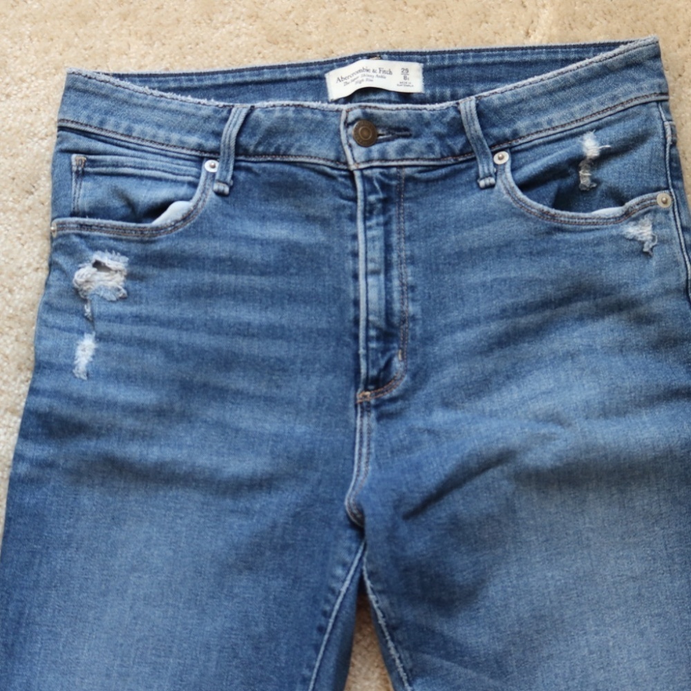 Abercrombie & Fitch High Rise Distressed Blue Jeans - Picture 5 of 6
